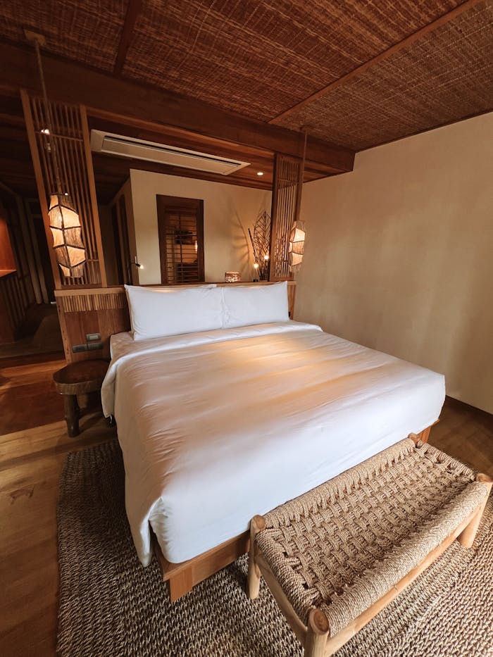 why-choose-us Inviting modern bedroom featuring natural wood decor and comfortable bedding.